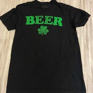 Ripple Junction St Patrick’s Day Beer Shirt in a medium